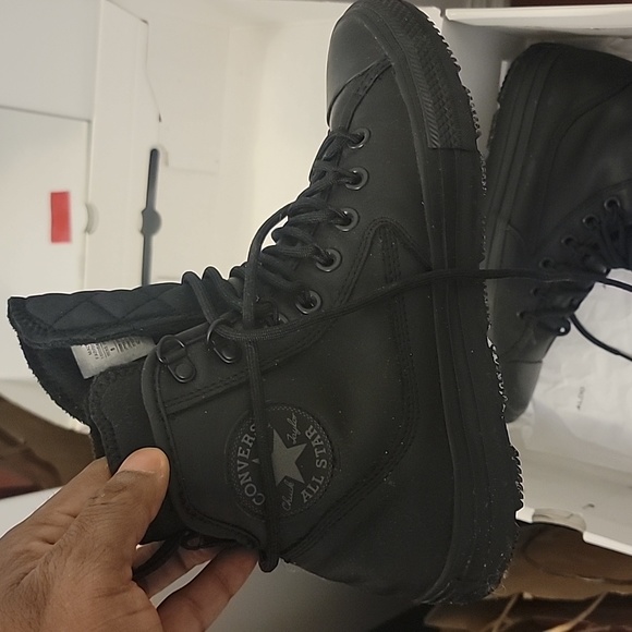 Used once....genuine leather great for winter wear and other seasons too - Picture 2 of 3